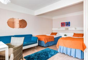 Rantakallan Rinne rivitalohuoneet has Balcony rooms