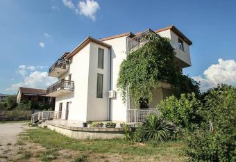 Apartments&Room Babic has Balcony rooms