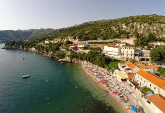 Beach House Legosi has Balcony rooms