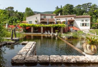 Mas La Jaina has Balcony rooms