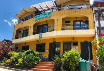 Lake View Hostel has Balcony rooms