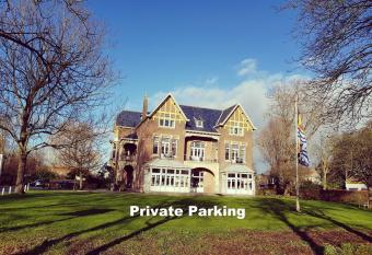 Rijksmonument Hotel de Sprenck allows 18 year olds to book a room