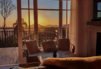 Pousada La Vista has rooms with a private hot tub