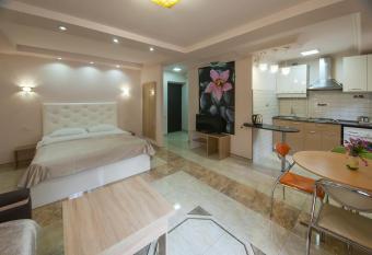 Studio on Papazyan 12 allows 18 year olds to book a room