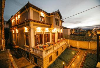 Hotel Vila Mano has Balcony rooms