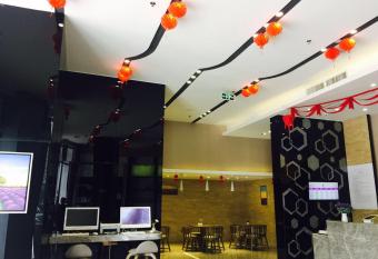 Foshan Lavande Kuiqi Road Subway Station allows 18 year olds to book a room