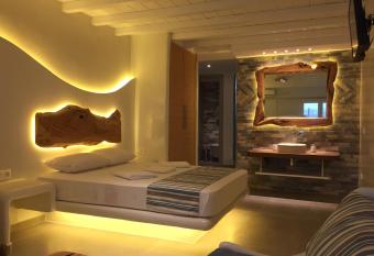 Eternal Suites has rooms with a private hot tub