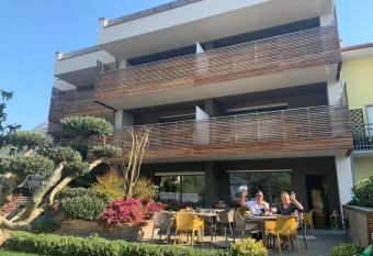 GardaBreak Rooms&Breakfast Holiday Apartments allows 18 year olds to book a room