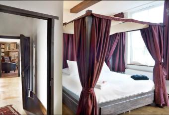 Artagnan has rooms with a private hot tub