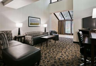 Best Western Ramkota Hotel has rooms with a private hot tub