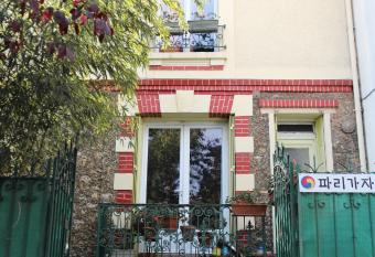 Parisgaja allows 18 year olds to book a room