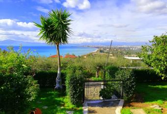 Vasiliki Guest House has Balcony rooms