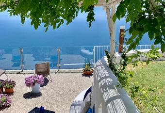 La casa del  600 Holiday House Amalfi Coast has Balcony rooms