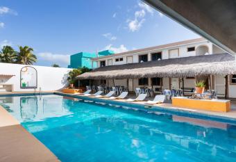 Hotel Las Garzas allows 18 year olds to book a room