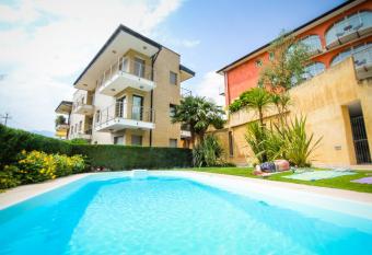 Lake View Apartment has Balcony rooms