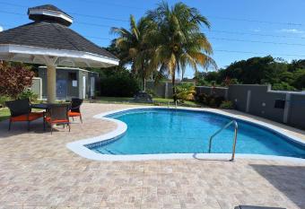 Driftwood 85 has Balcony rooms