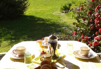 17 St Romain has Balcony rooms