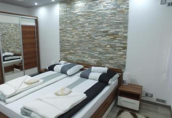 Apartman  allows 18 year olds to book a room