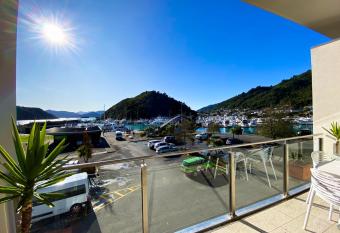 The Moorings Waterfront Picton has Balcony rooms