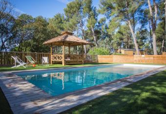 Camping du Garlaban allows 18 year olds to book a room