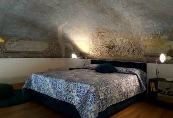 Naturalliving allows 18 year olds to book a room