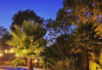 Logis La Bastide des Golfs allows 18 year olds to book a room