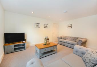 Minster s Keep- Stylish Apartment Near York Minster allows 18 year olds to book a room