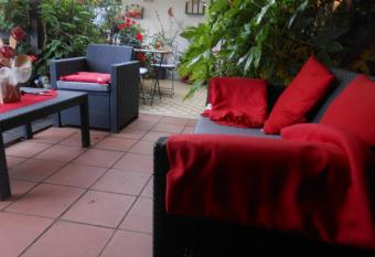 Garden Villa Sea View allows 18 year olds to book a room