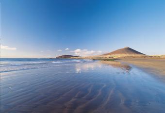 Estudio Europa 2 has Balcony rooms