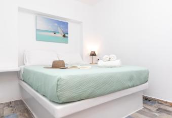 Depis Luxury Suites has Balcony rooms