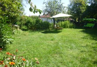 Tanya s House has Balcony rooms