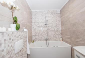 Apartment Dote has rooms with a private hot tub