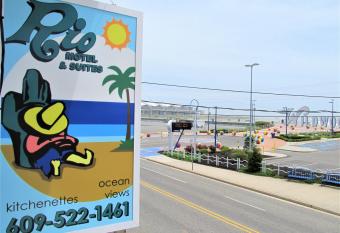 Rio Motel and Suites has Balcony rooms