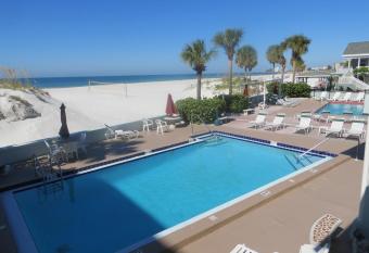 Miramar Resort has Balcony rooms