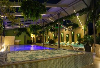 Hotel Regal has Balcony rooms