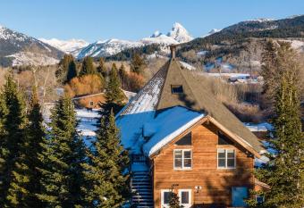 Teton Teepee Lodge has Balcony rooms