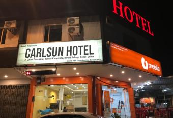 Carlsun Hotel allows 18 year olds to book a room
