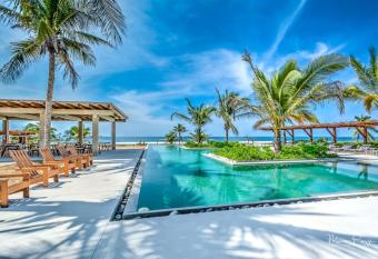 Marea Beachfront Villas has Balcony rooms