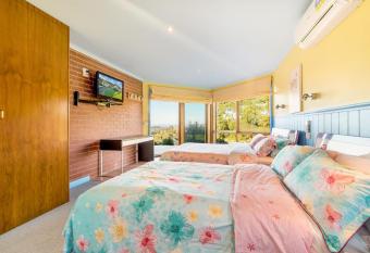 Apollo Panorama Guesthouse has Balcony rooms