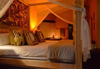 Foxy Crocodile Bush Retreat & Kruger Safari s allows 18 year olds to book a room