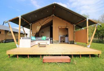 Camping Marina Eemhof allows 18 year olds to book a room