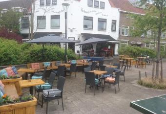 cafe  t Vonderke has Balcony rooms