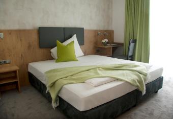 Boardinghouse Landshut allows 18 year olds to book a room