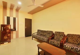 Capital O 10551 Hotel Rj Grand allows 18 year olds to book a room