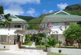 Villa Anse Possession has Balcony rooms