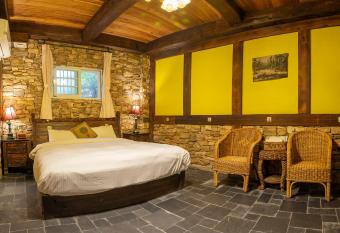 Provence Rose Lodge allows 18 year olds to book a room