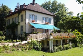 Chambres d h  tes Le Petit Roche allows 18 year olds to book a room