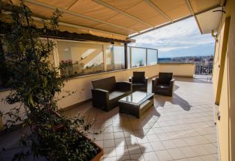 Terrazza di Pinerolo has Balcony rooms