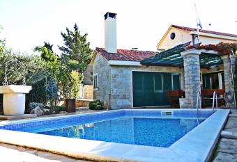 Villa Anja has Smoking/Balcony rooms