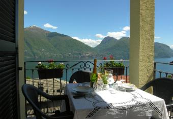 Casa Gabriella has Balcony rooms